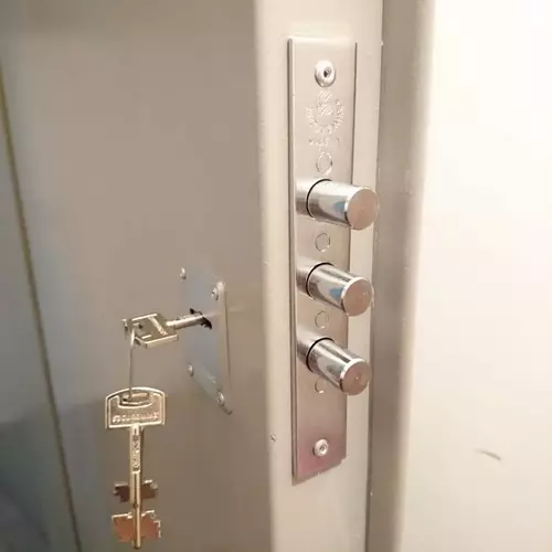 החלפת מנעול